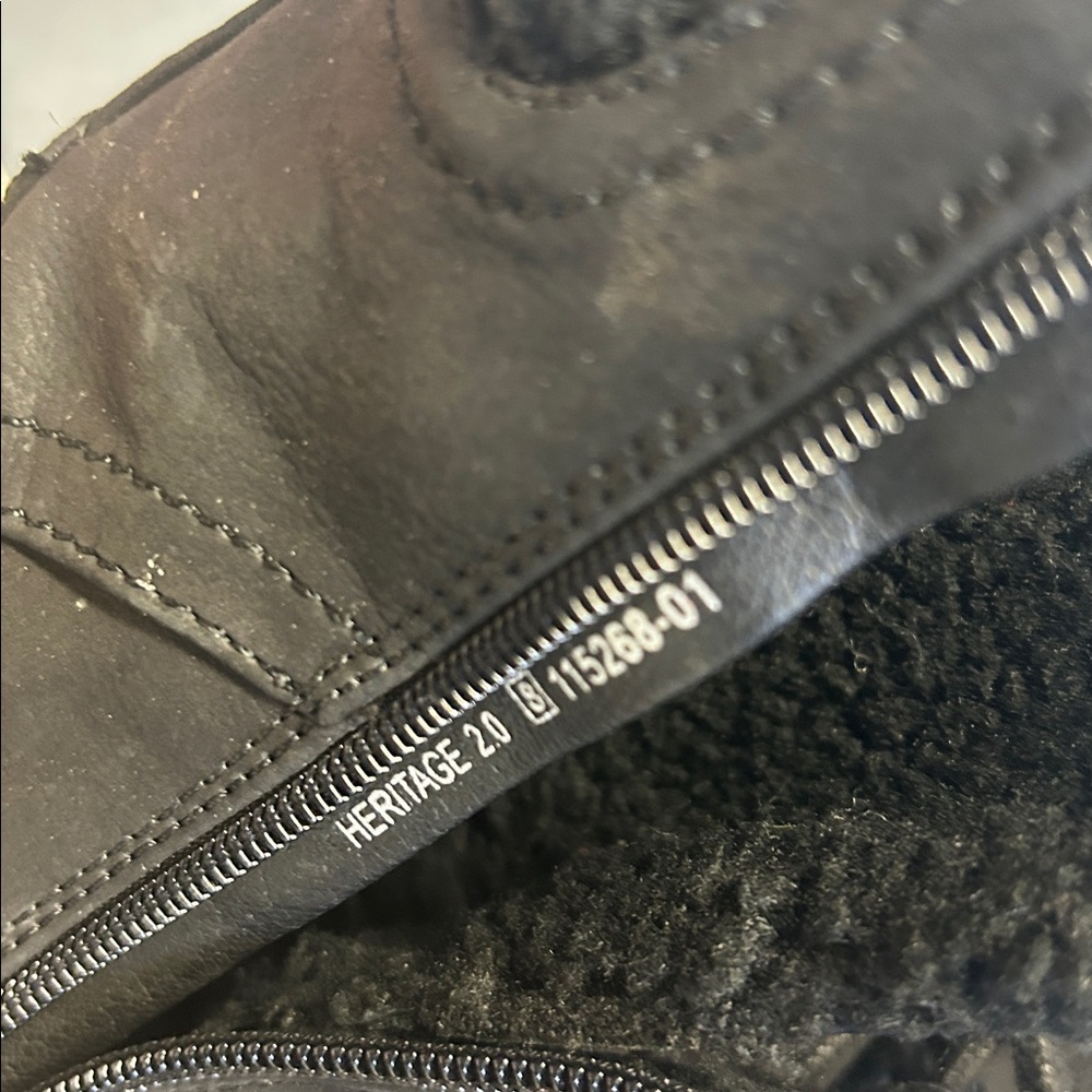 Riverland Héritage 2.0 Black Lace-Up Sherpa Collar Winter Boots with Tan Outsole - Picture 6 of 9
